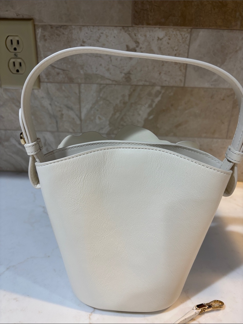 kate spade Flora Bucket Bag in Meringue NWT MSRP $449 - Picture 3 of 10